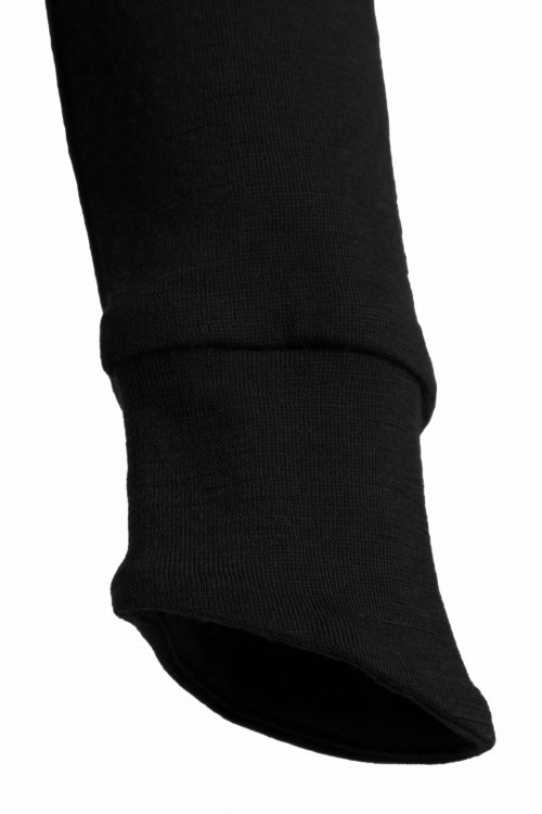 damska-koszulka-rowerowa-merino-Malamute-2.0-LS-czarny3-wilk-w-owczej.jpg